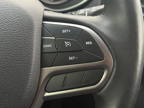 Used 2019 Jeep Cherokee Limited AWD/4WD image 32