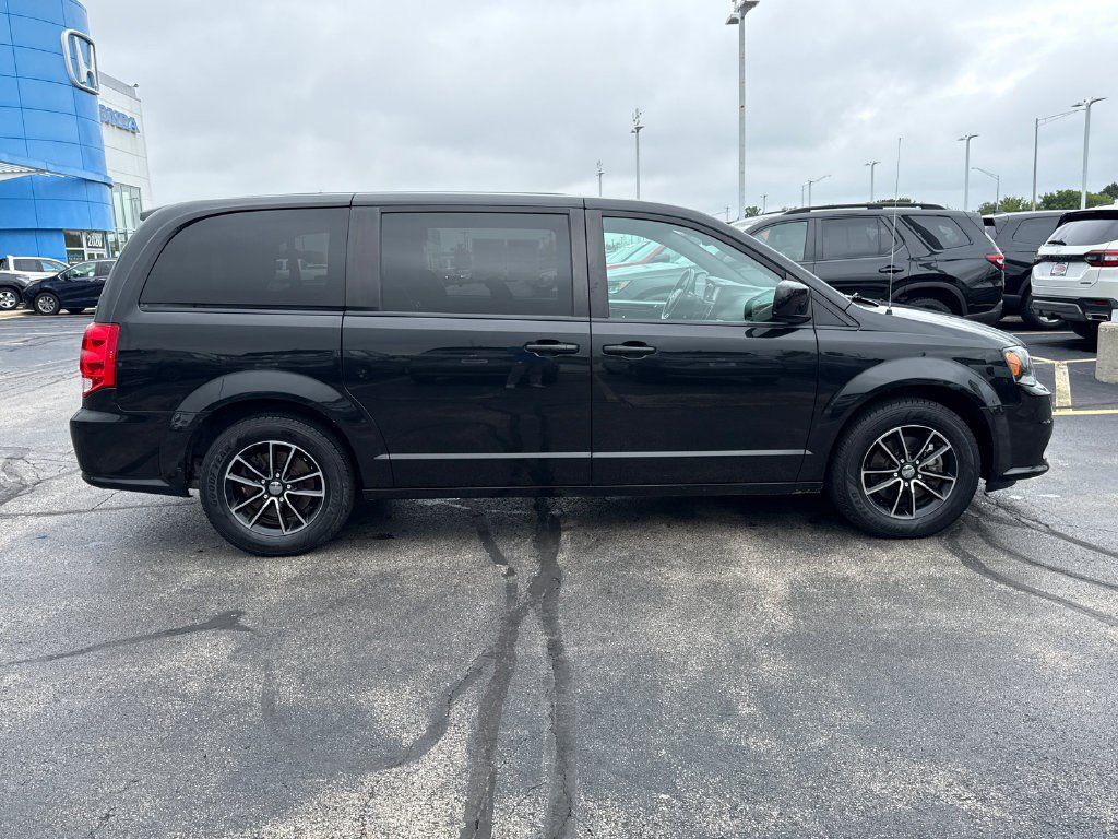 Used 2018 Dodge Grand Caravan SE FWD image 12