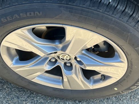 Used 2022 Toyota RAV4 LE image 22