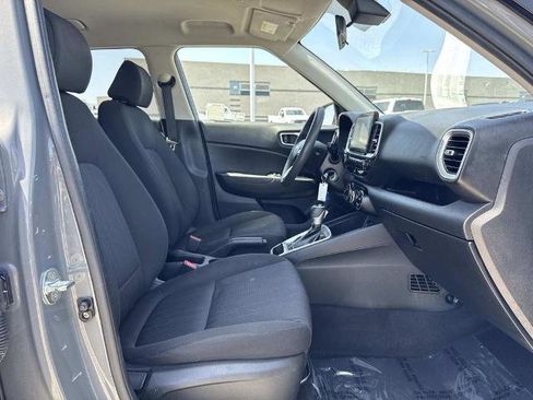 Used 2021 Hyundai Venue SE FWD image 29