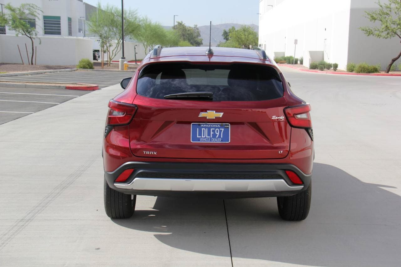 Used 2025 Chevrolet Trax LT w/ LT Convenience Package FWD image 6