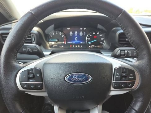 Used 2024 Ford Explorer XLT RWD image 36