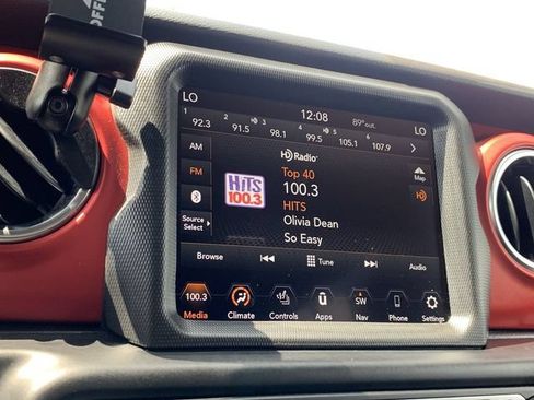 Used 2022 Jeep Wrangler Unlimited Rubicon w/ Cold Weather Group AWD/4WD image 21