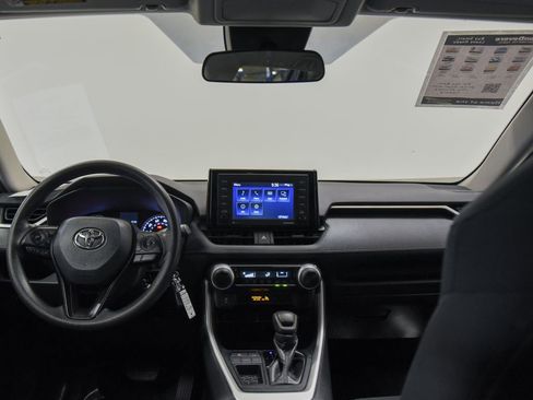 Used 2021 Toyota RAV4 LE FWD image 27