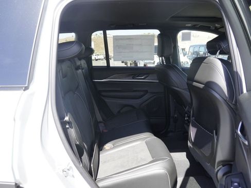 New 2026 Jeep Grand Cherokee Altitude image 24