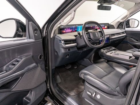 Used 2025 Lincoln Navigator Reserve AWD/4WD image 13