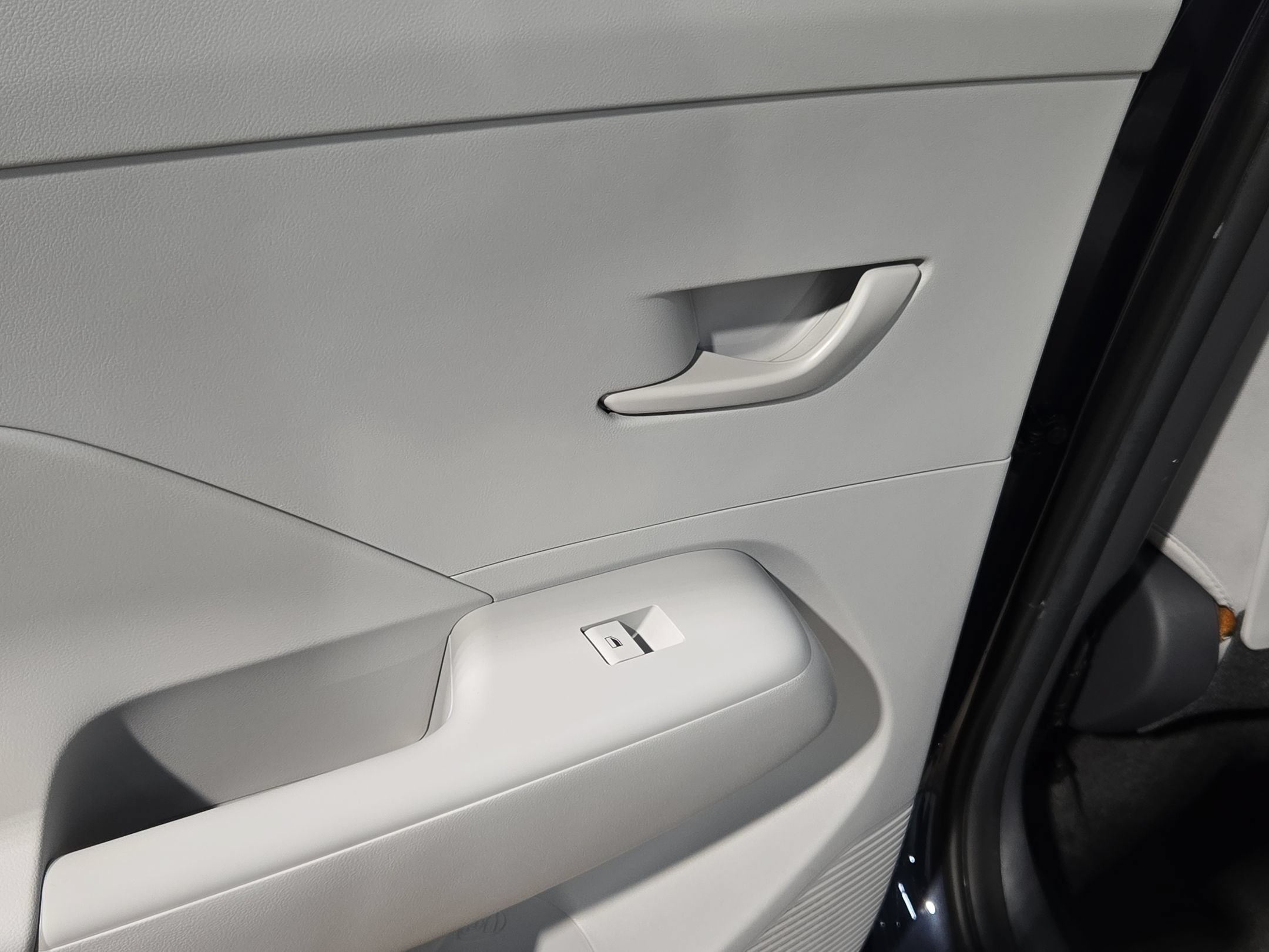 Used 2025 Hyundai Kona SEL FWD image 34