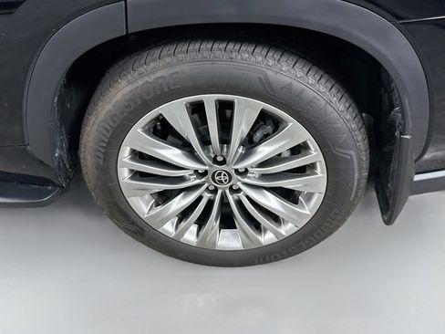 Used 2026 Toyota Highlander Platinum AWD/4WD image 30