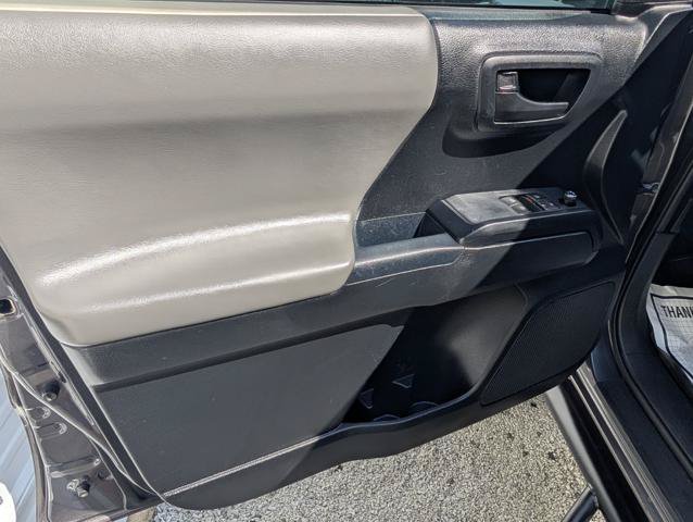 Used 2017 Toyota Tacoma SR AWD/4WD image 6