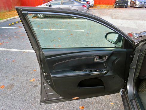 Used 2017 Toyota Avalon Limited image 29