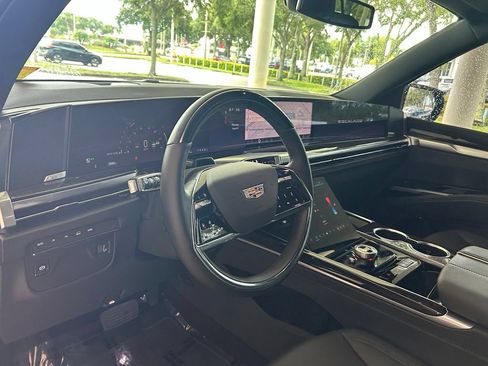 Used 2026 Cadillac Escalade 4WD image 7