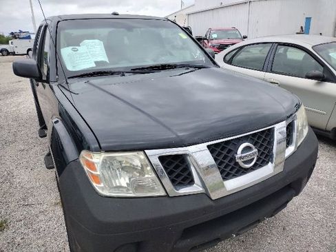 Used 2014 Nissan Frontier SV AWD/4WD image 3