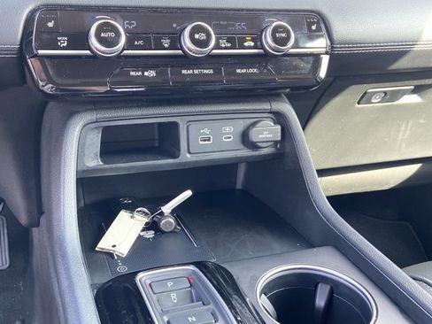 Used 2023 Honda Pilot Touring image 38