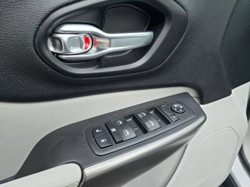 Used 2020 Jeep Cherokee Latitude Lux w/ Comfort/Convenience Group AWD/4WD image 8