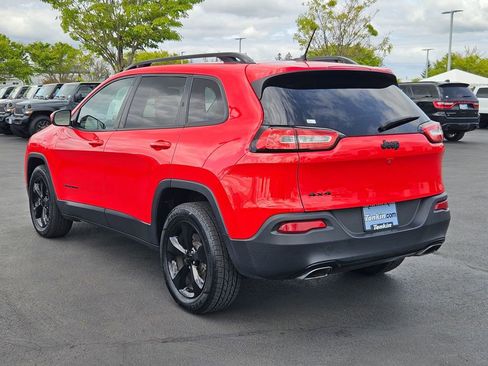 Used 2018 Jeep Cherokee Latitude w/ Altitude Package image 4