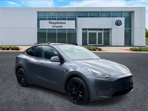 Used 2022 Tesla Model Y Long Range AWD/4WD image 3
