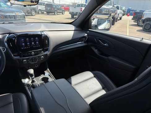 Used 2023 Chevrolet Traverse High Country FWD image 39