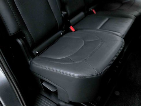 Used 2023 Land Rover Defender 130 SE image 75