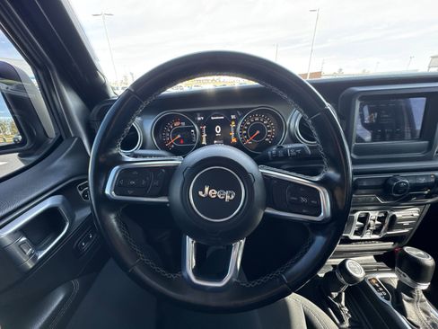 Used 2020 Jeep Wrangler Unlimited Sahara AWD/4WD image 14