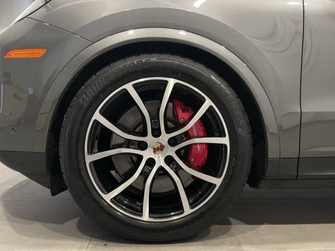 Used 2025 Porsche Cayenne S AWD/4WD image 7