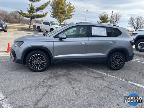 Used 2025 Volkswagen Taos SE image 16