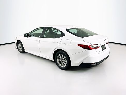 Used 2025 Toyota Camry LE image 5