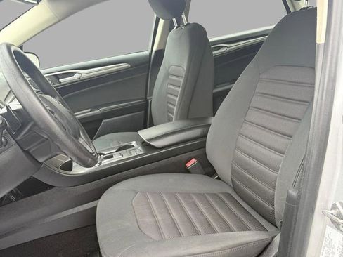 Used 2019 Ford Fusion SE image 25