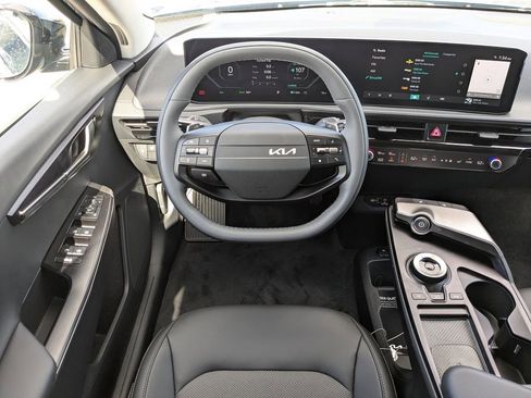Used 2025 Kia EV6 Light w/ Light LR Technology Package RWD image 18
