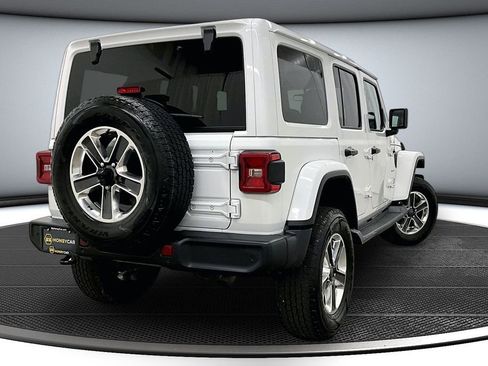 Used 2018 Jeep Wrangler Unlimited Sahara w/ Dual Top Group AWD/4WD image 6