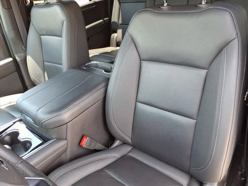 Certified 2025 Chevrolet Suburban Z71 AWD/4WD image 19