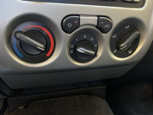 Used 2011 GMC Canyon SLE image 17