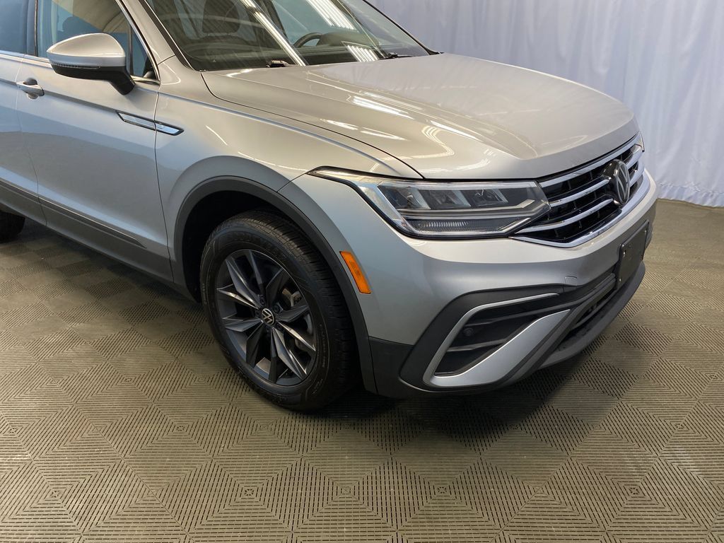 Used 2023 Volkswagen Tiguan SE AWD/4WD image 45