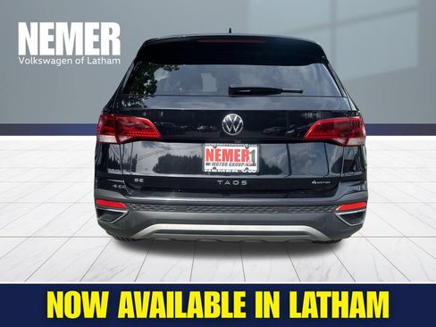 Used 2022 Volkswagen Taos SE AWD/4WD image 3