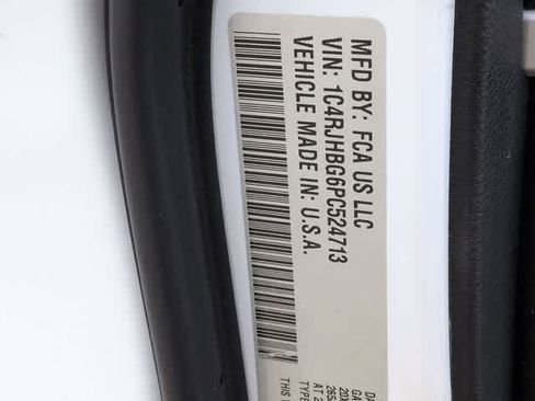 Used 2023 Jeep Grand Cherokee Limited w/ Black Appearance Package image 35