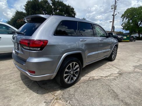 Used 2018 Jeep Grand Cherokee Altitude RWD image 7