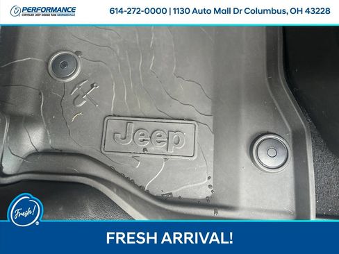Used 2022 Jeep Gladiator Rubicon w/ LED Lighting Group AWD/4WD image 16
