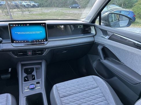 Used 2025 Volkswagen Tiguan S image 11