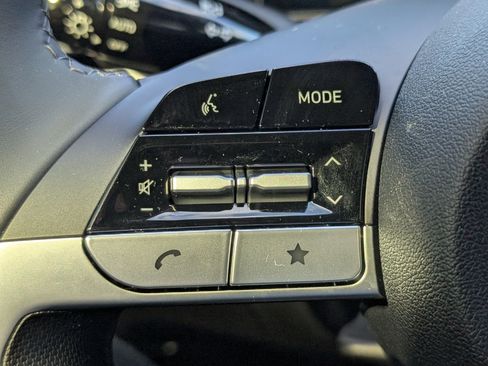 Used 2025 Hyundai Elantra Limited image 24