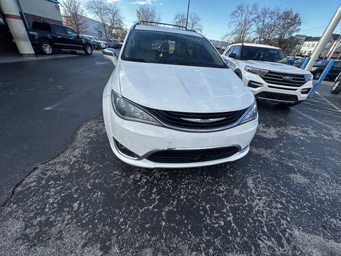 Used 2018 Chrysler Pacifica Limited w/ Advanced Safetytec Group image 2