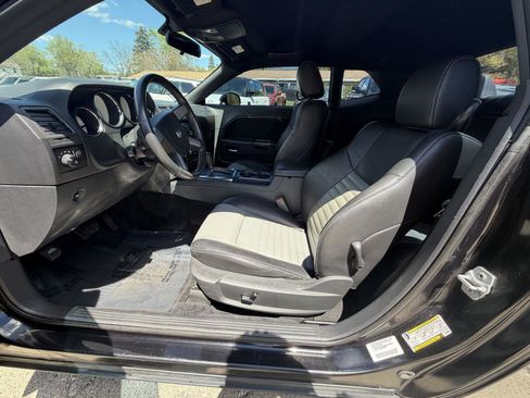 Used 2010 Dodge Challenger R/T RWD image 10
