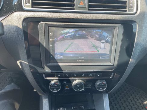 Used 2017 Volkswagen Jetta GLI FWD image 25