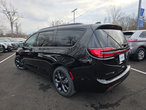 New 2026 Chrysler Pacifica Select w/ S Appearance Package FWD image 20