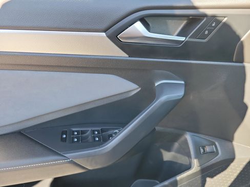 Used 2025 Volkswagen Jetta SE image 17