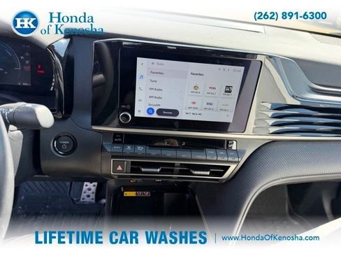Used 2025 Toyota Camry SE FWD image 5