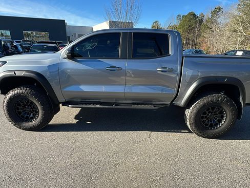 Used 2025 Chevrolet Colorado ZR2 w/ Technology Package image 11
