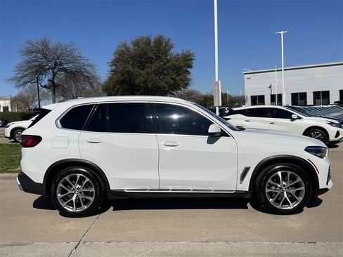 Used 2022 BMW X5 xDrive40i w/ Premium Package image 3