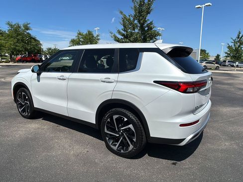 Used 2024 Mitsubishi Outlander SE AWD/4WD image 16