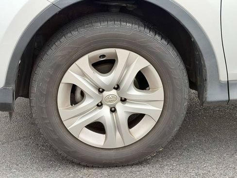 Used 2014 Toyota RAV4 LE FWD image 10