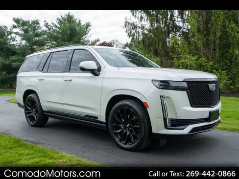 Used 2024 Cadillac Escalade Sport Platinum w/ LPO, ONYX Package AWD/4WD image 1