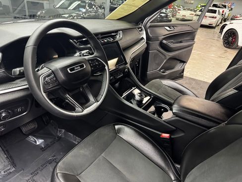 Used 2024 Jeep Grand Cherokee Altitude image 32